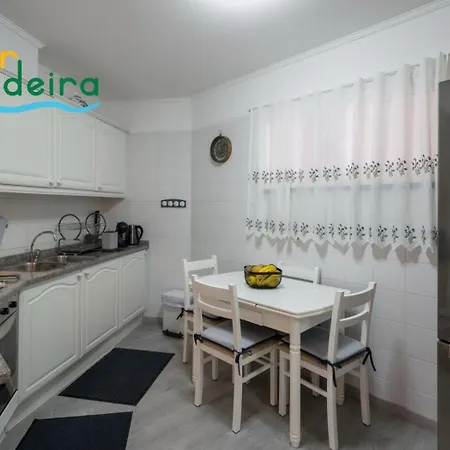 Spacious Near Facilities Alamos Uptown * Funchal (Madeira)