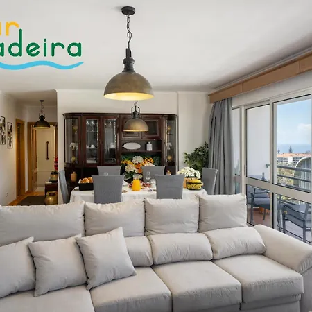 Spacious Apartment Near Facilities Alamos Uptown Apartament Funchal (Madeira)